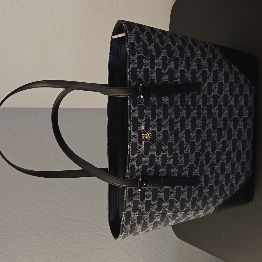 New Authentic Michael Kors Tote